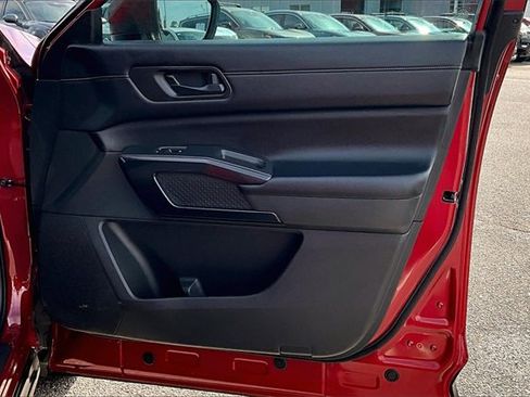 Used 2024 Nissan Pathfinder SV image 26