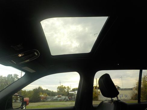 Used 2023 Jeep Grand Cherokee Altitude image 10