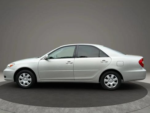 Used 2004 Toyota Camry LE FWD image 9
