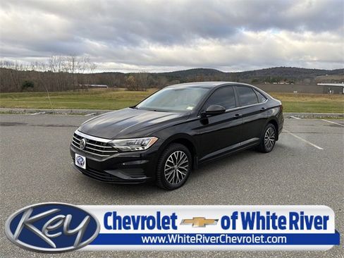 Used 2021 Volkswagen Jetta SE image 1
