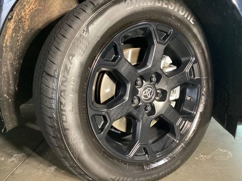 Used 2025 Toyota Sienna XLE Woodland Edition image 7