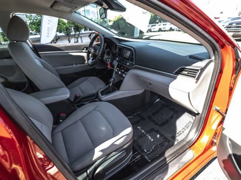 Used 2020 Hyundai Elantra SE FWD image 23