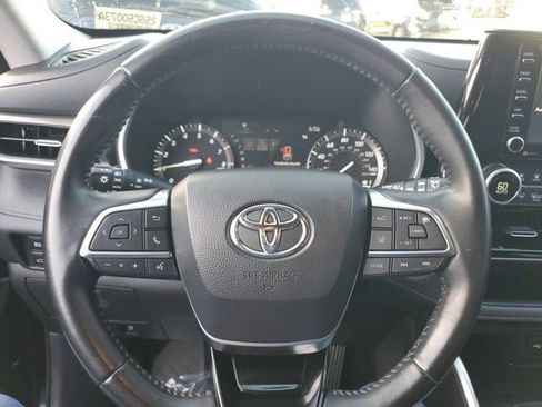 Used 2021 Toyota Highlander XLE image 17