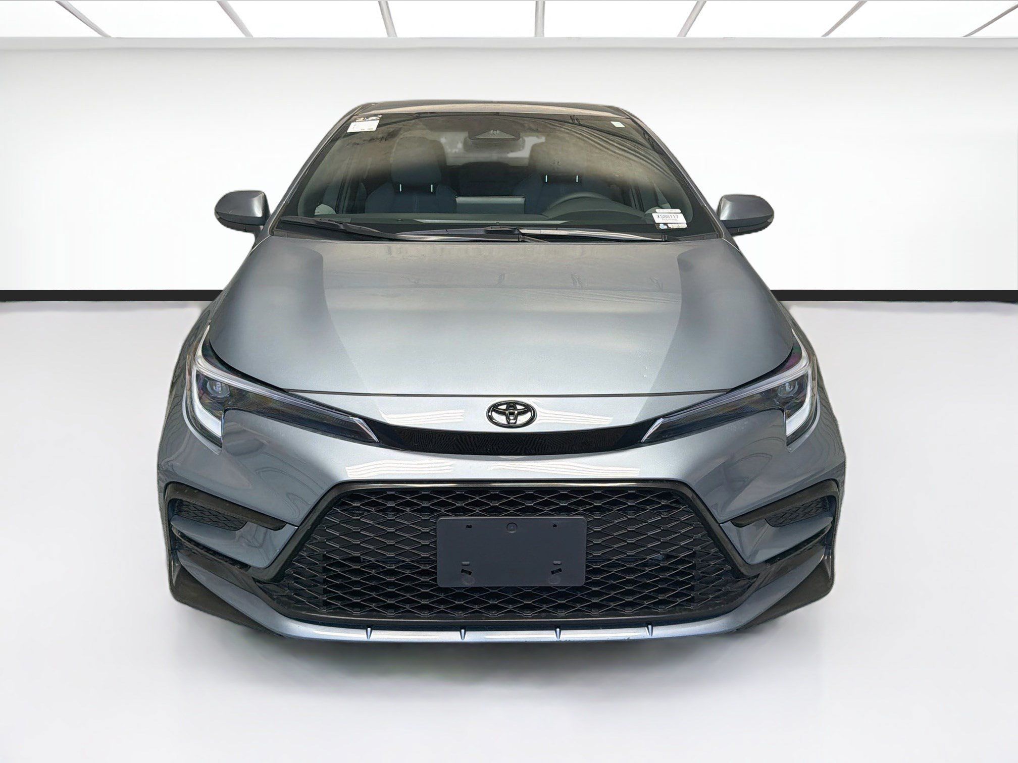 Used 2025 Toyota Corolla SE FWD image 2
