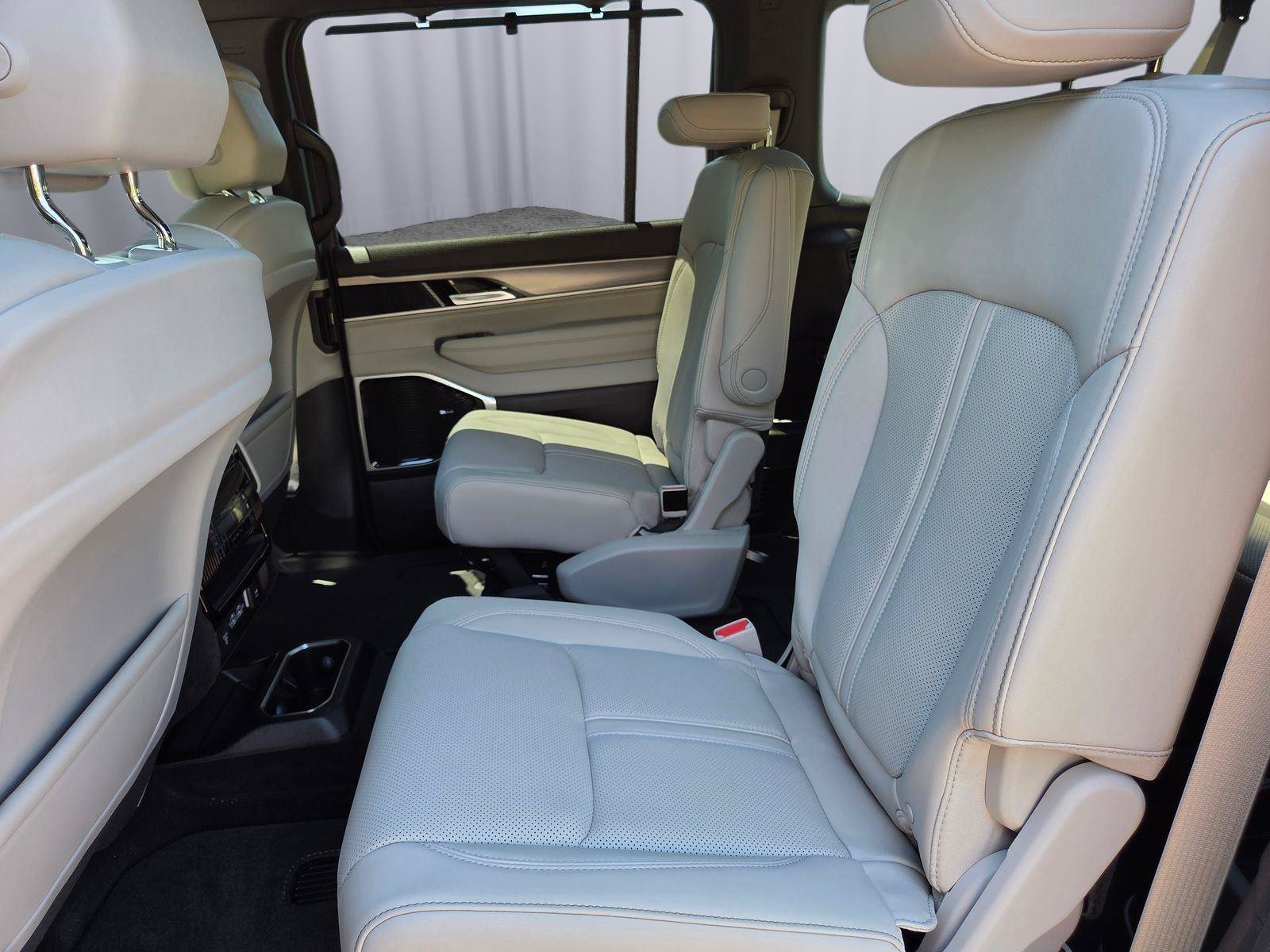 New 2026 Jeep Grand Wagoneer L Limited AWD/4WD image 21