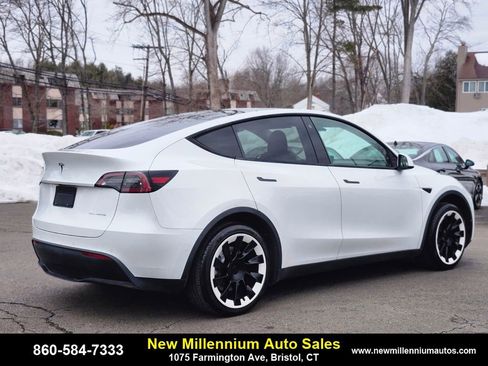 Used 2021 Tesla Model Y Long Range image 5
