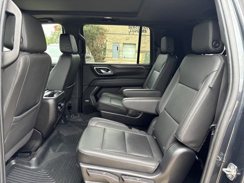 Used 2022 Chevrolet Suburban Z71 w/ Z71 Off-Road Package AWD/4WD image 13