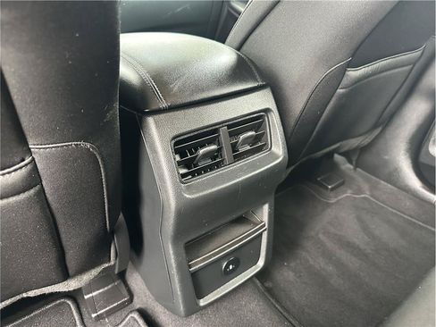Used 2024 Ford Edge SE w/ Black Appearance Package AWD/4WD image 17