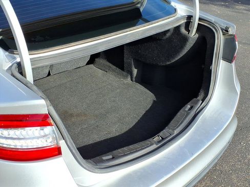 Used 2016 Ford Fusion SE image 10