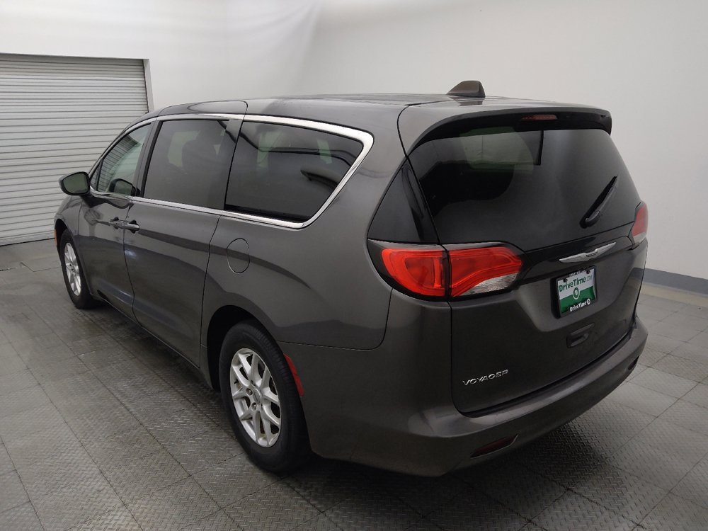 Used 2023 Chrysler Voyager LX FWD image 5