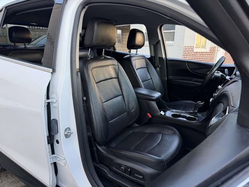 Used 2020 Chevrolet Equinox Premier image 11
