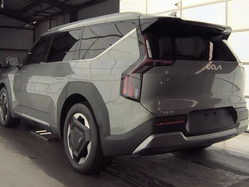 Used 2024 Kia EV9 Wind image 14