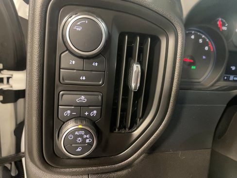 Used 2022 Chevrolet Silverado 2500 Custom w/ Custom Value Package image 12