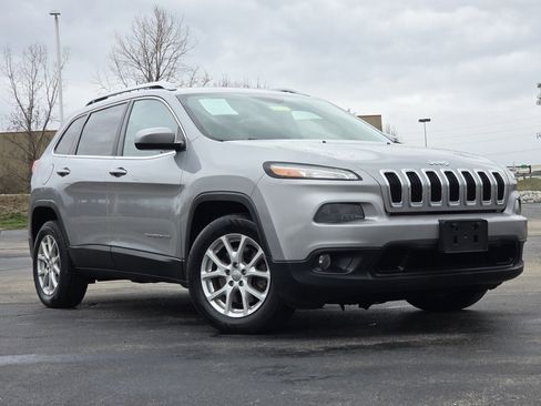 Used 2017 Jeep Cherokee Latitude image 2