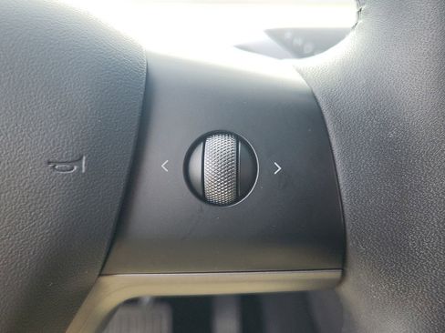 Used 2021 Tesla Model Y Long Range image 21