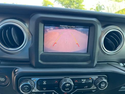 Used 2019 Jeep Wrangler Unlimited Sahara AWD/4WD image 32