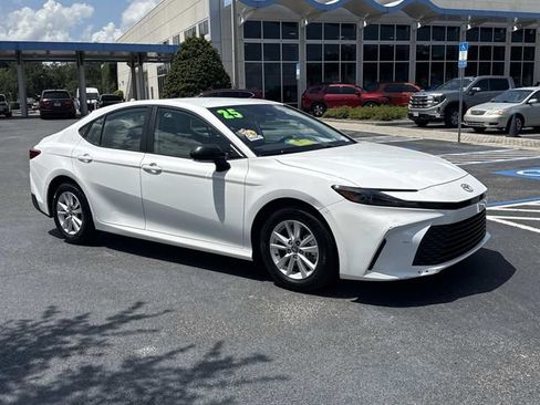 Used 2025 Toyota Camry LE w/ Convenience Package FWD image 2