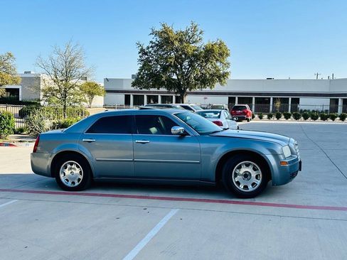 Used 2006 Chrysler 300 Touring RWD image 9