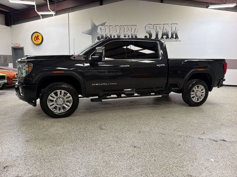Used 2020 GMC Sierra 2500 Denali w/ Denali Ultimate Package AWD/4WD image 2