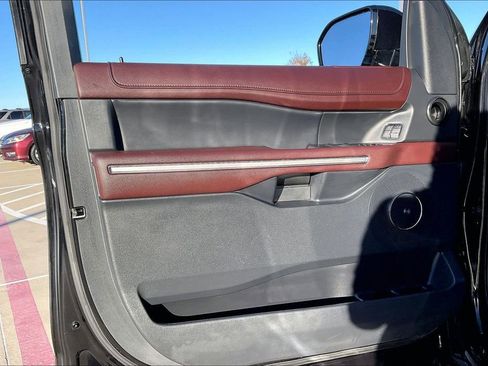 Used 2024 Ford Expedition Limited image 22