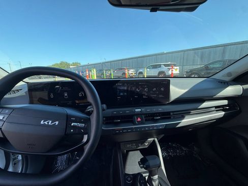 Used 2025 Kia K4 FWD image 17