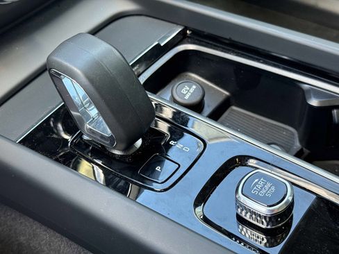 Certified 2025 Volvo XC60 B5 Core w/ Protection Package Premier image 25