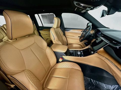 Certified 2023 Jeep Grand Cherokee Summit AWD/4WD image 36