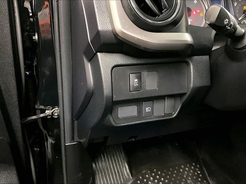 Certified 2022 Toyota Tacoma SR5 image 28