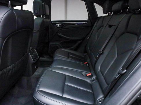 Certified 2025 Porsche Macan image 23