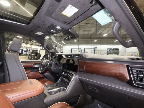 Used 2025 GMC Sierra 3500 Denali Ultimate AWD/4WD image 29