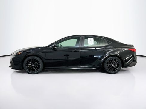 Used 2025 Toyota Camry SE FWD image 4