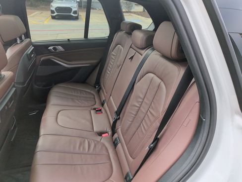 Used 2019 BMW X5 xDrive50i w/ M Sport Package image 33