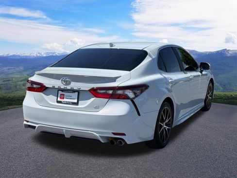 Used 2022 Toyota Camry SE w/ Cold Weather Package FWD image 5