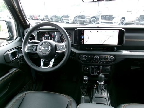 Used 2026 Jeep Wrangler Unlimited Sahara AWD/4WD image 11