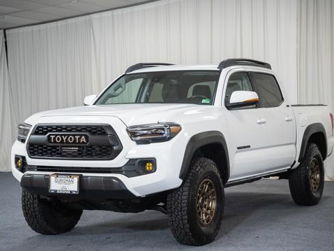 Used 2022 Toyota Tacoma SR5 w/ Trail Edition AWD/4WD image 3
