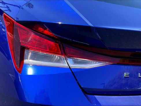 Used 2023 Hyundai Elantra SEL w/ Convenience Package FWD image 27