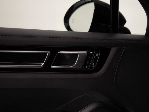 Certified 2023 Porsche Cayenne Turbo image 14