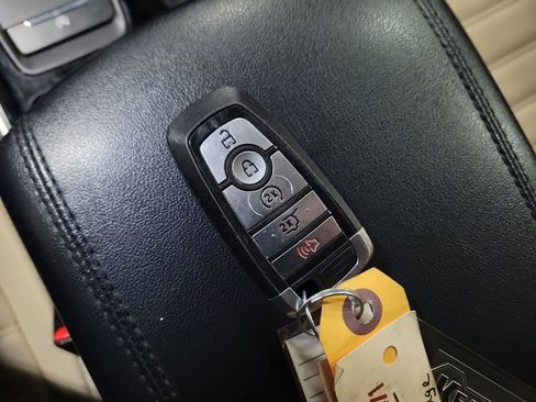 Used 2020 Ford Edge SEL w/ Convenience Package image 16