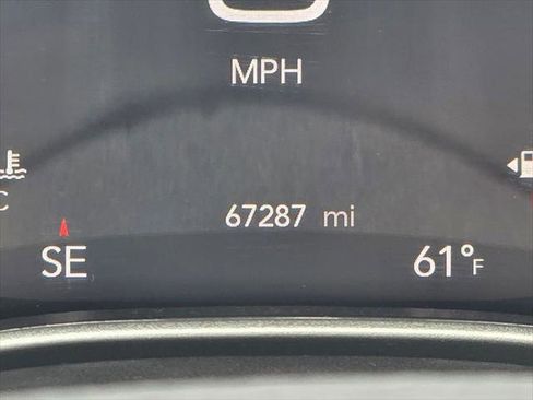 Certified 2023 Chrysler Pacifica Touring-L FWD image 38