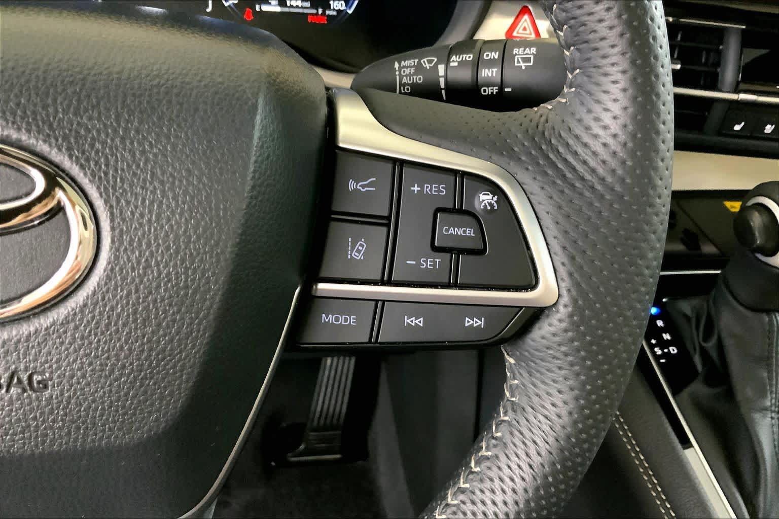 Used 2025 Toyota Sienna Platinum AWD/4WD image 24