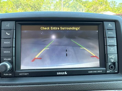 Used 2013 Chrysler Town & Country Touring FWD image 23