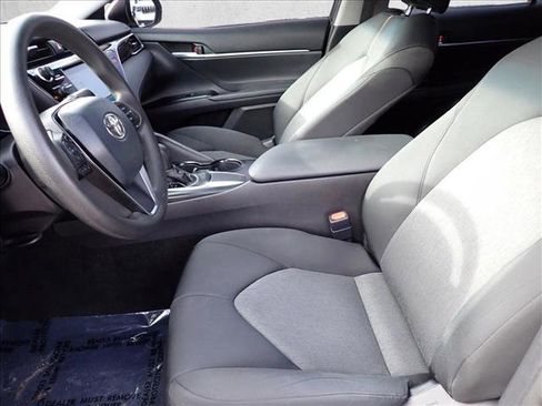 Used 2018 Toyota Camry LE image 9