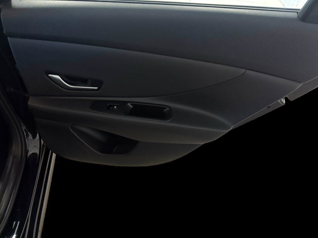 Certified 2023 Hyundai Elantra SEL w/ Convenience Package FWD image 30