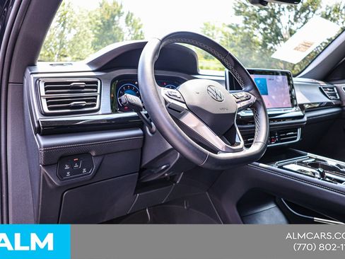Used 2025 Volkswagen Atlas Cross Sport SE FWD image 21