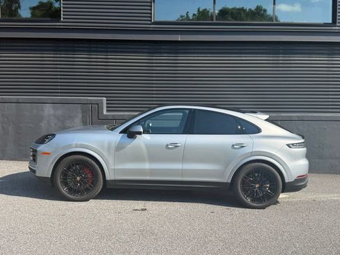 Certified 2026 Porsche Cayenne S AWD/4WD image 2