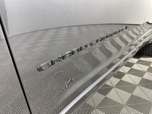 Used 2024 Jeep Grand Cherokee L Summit w/ High Altitude Package image 32