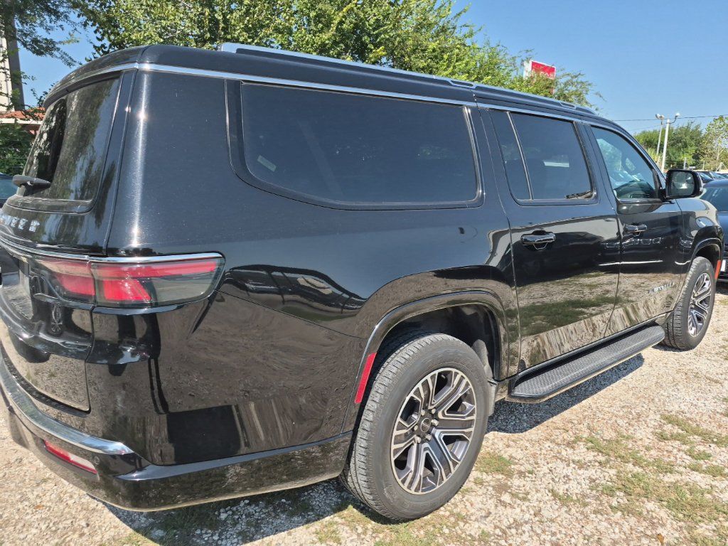 Used 2025 Jeep Wagoneer L Series II AWD/4WD image 3