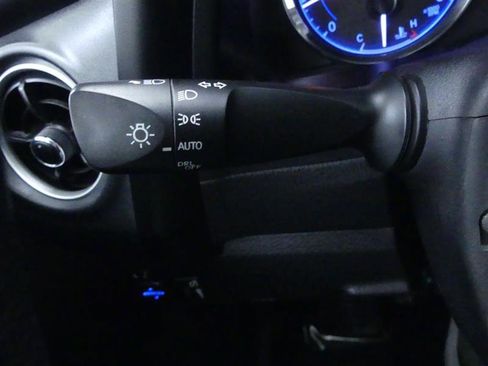 Used 2019 Toyota Corolla SE image 19