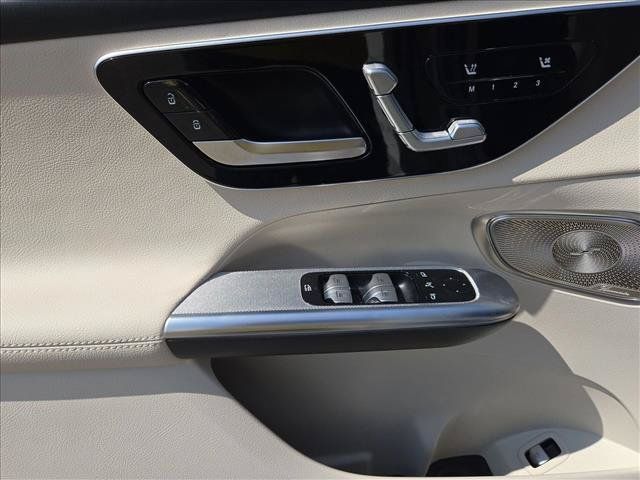 Used 2025 Mercedes-Benz GLC 300 image 15