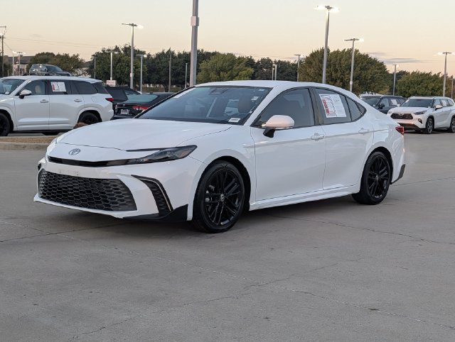 Used 2025 Toyota Camry SE w/ Convenience Package FWD image 10